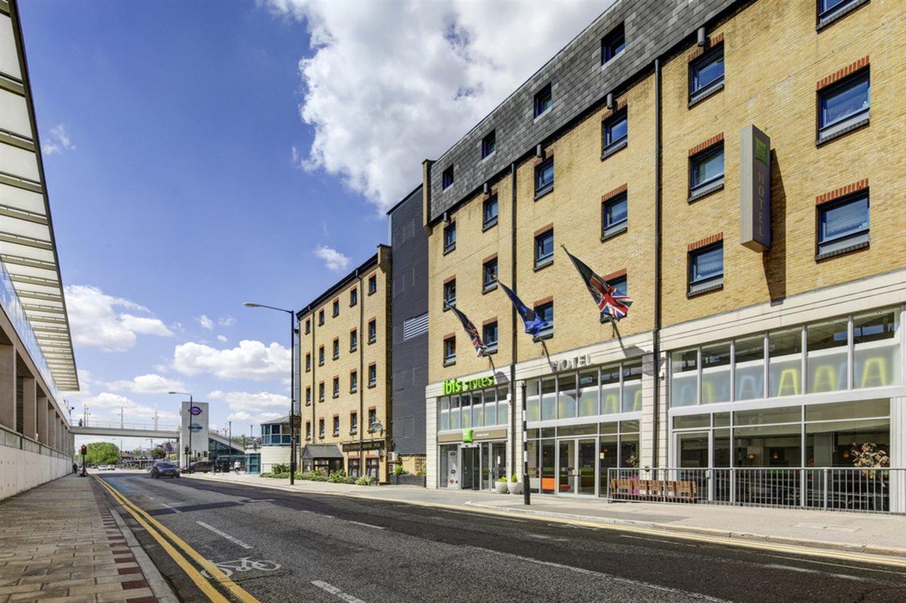 Ibis Styles London Excel Hotel Exterior photo