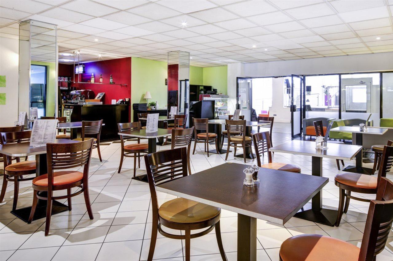 Ibis Styles London Excel Hotel Exterior photo