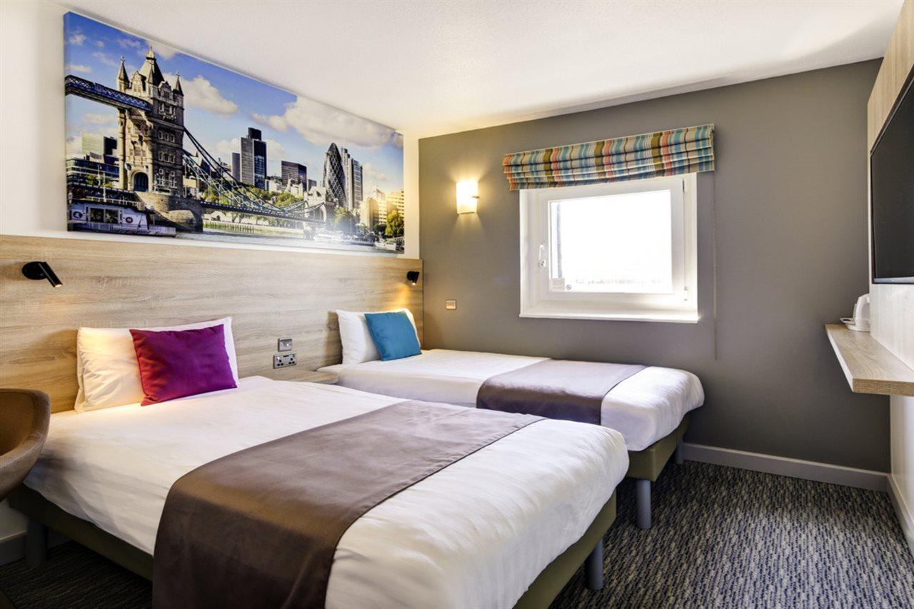 Ibis Styles London Excel Hotel Exterior photo