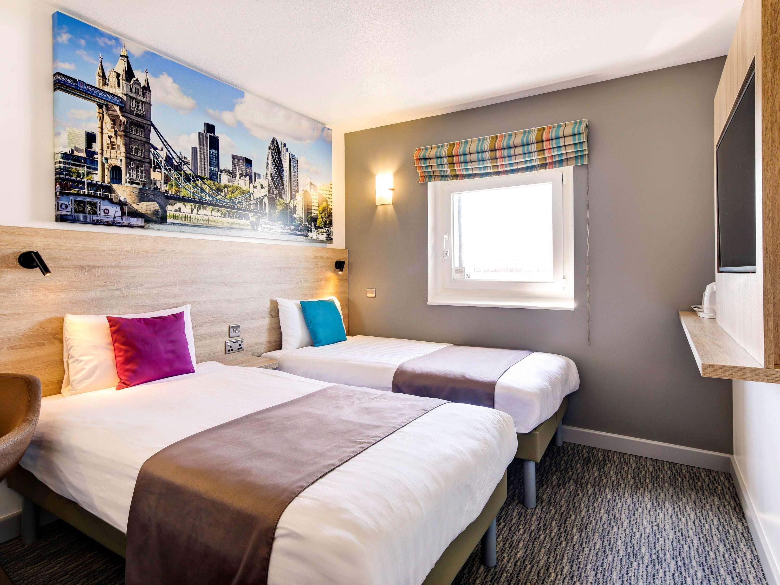 Ibis Styles London Excel Hotel Exterior photo