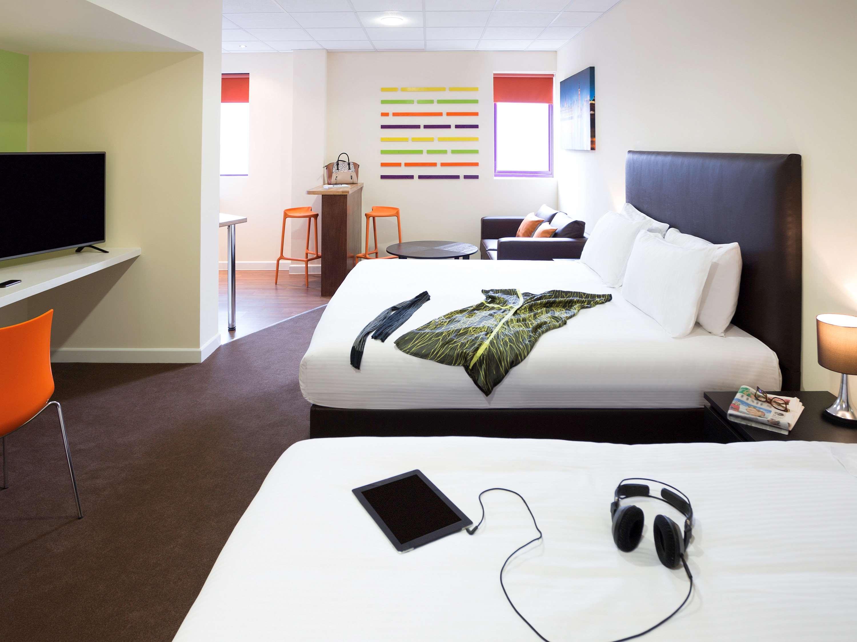 Ibis Styles London Excel Hotel Exterior photo