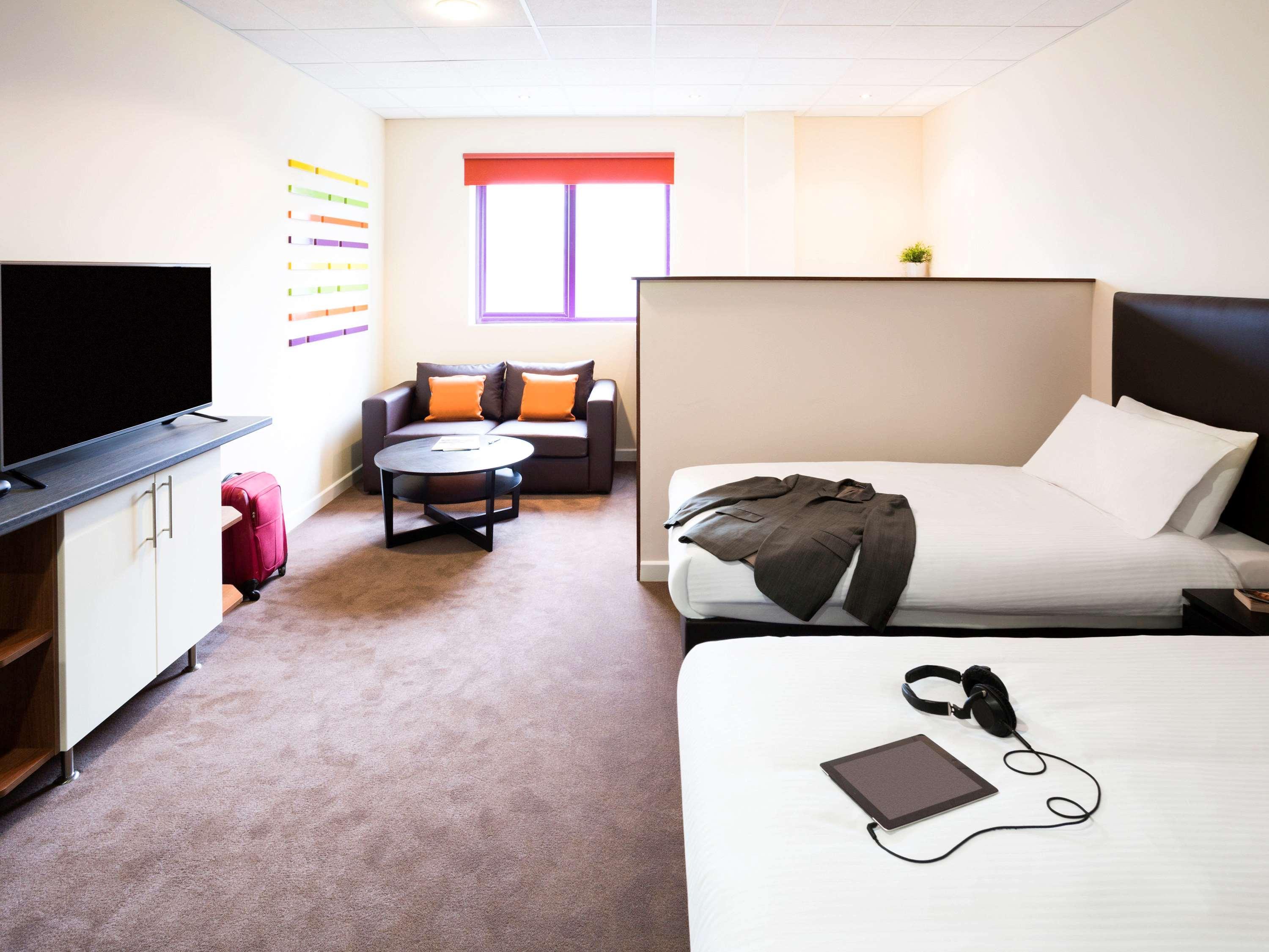 Ibis Styles London Excel Hotel Exterior photo