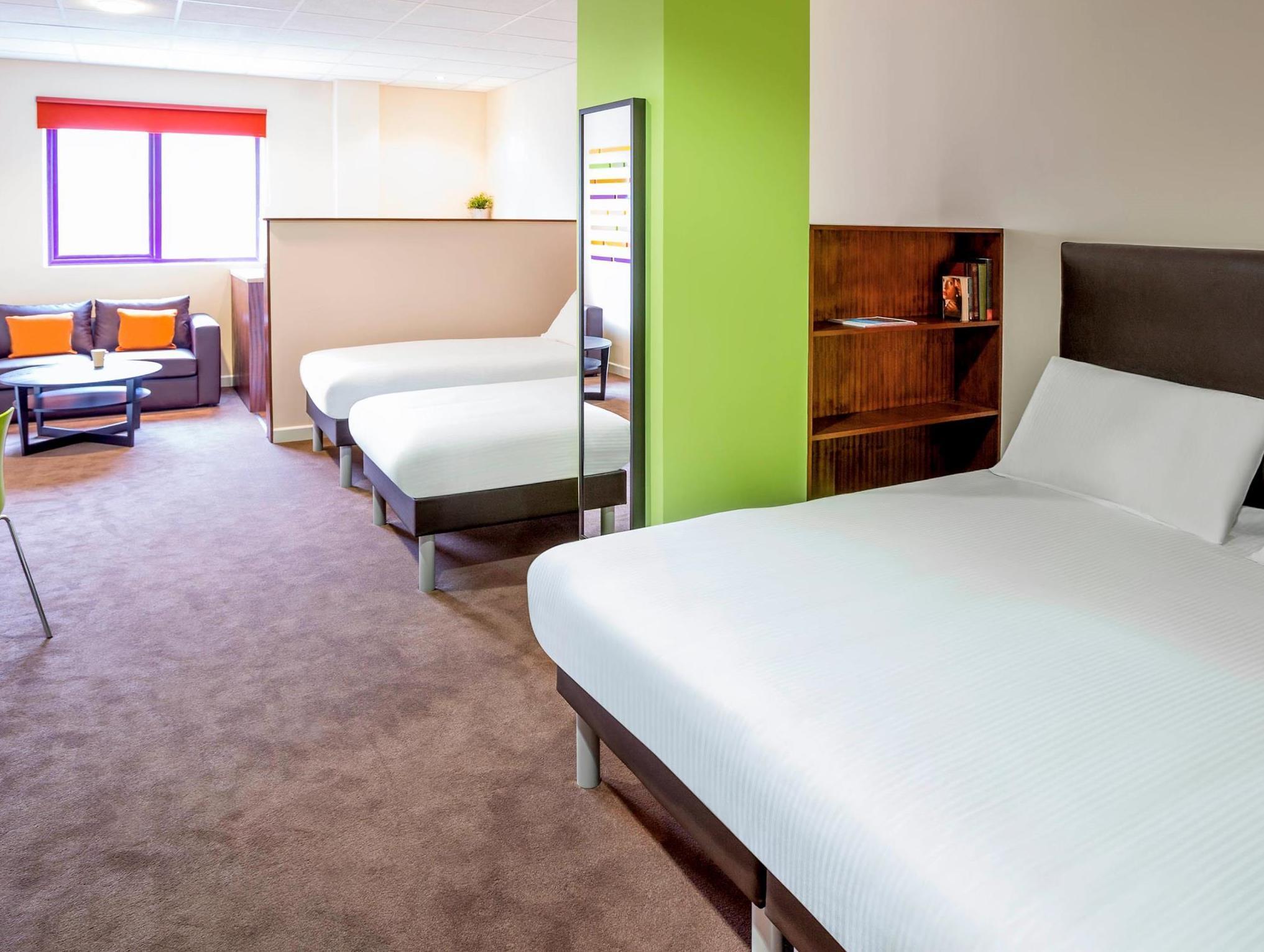 Ibis Styles London Excel Hotel Exterior photo