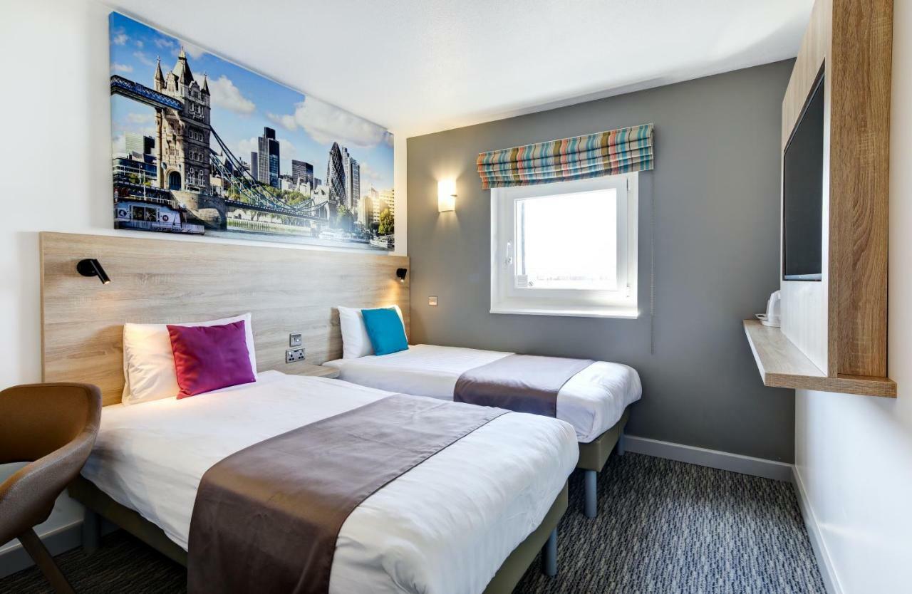 Ibis Styles London Excel Hotel Room photo